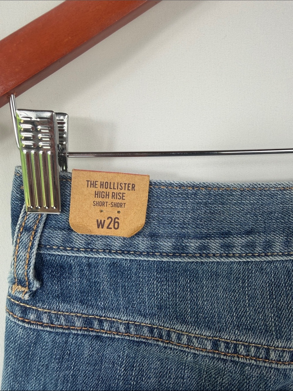Hollister NWT High Rise Short Short Distressed Denim Shorts Frayed Size 3 / W26 - Picture 4 of 11